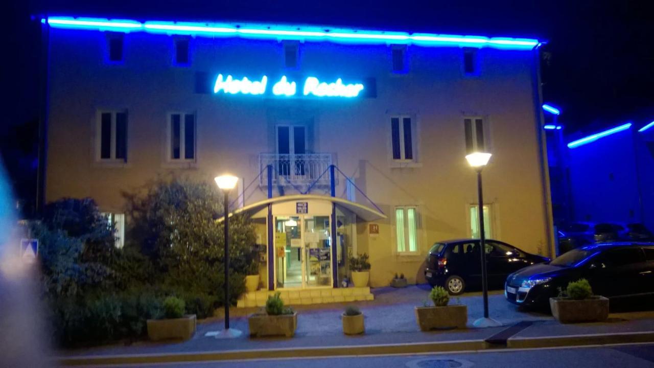 Hotel Du Rocher Le Caylar Esterno foto